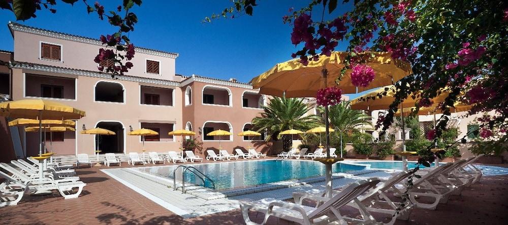 Residence Sos Alinos Cala Liberotto Esterno foto