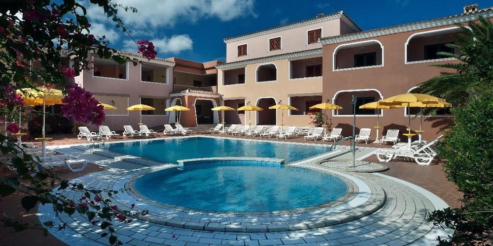 Residence Sos Alinos Cala Liberotto Esterno foto
