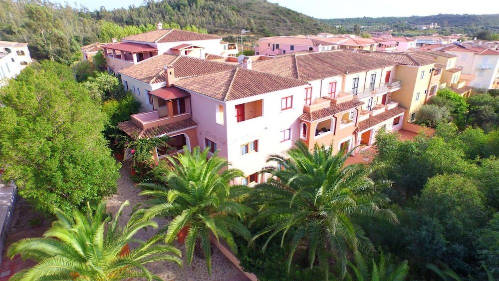 Residence Sos Alinos Cala Liberotto Esterno foto