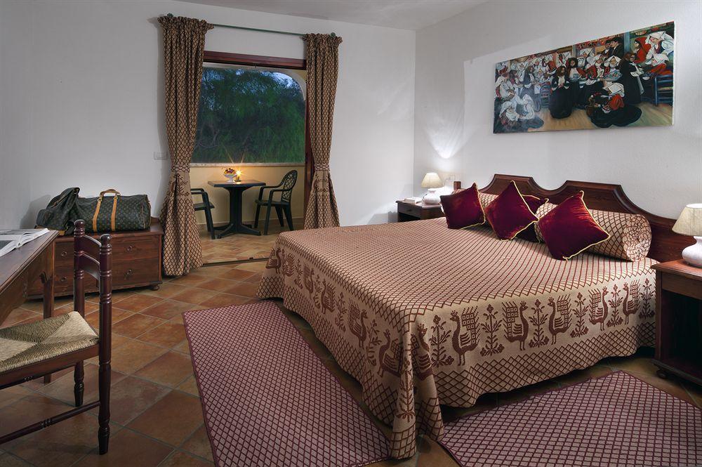 Residence Sos Alinos Cala Liberotto Esterno foto
