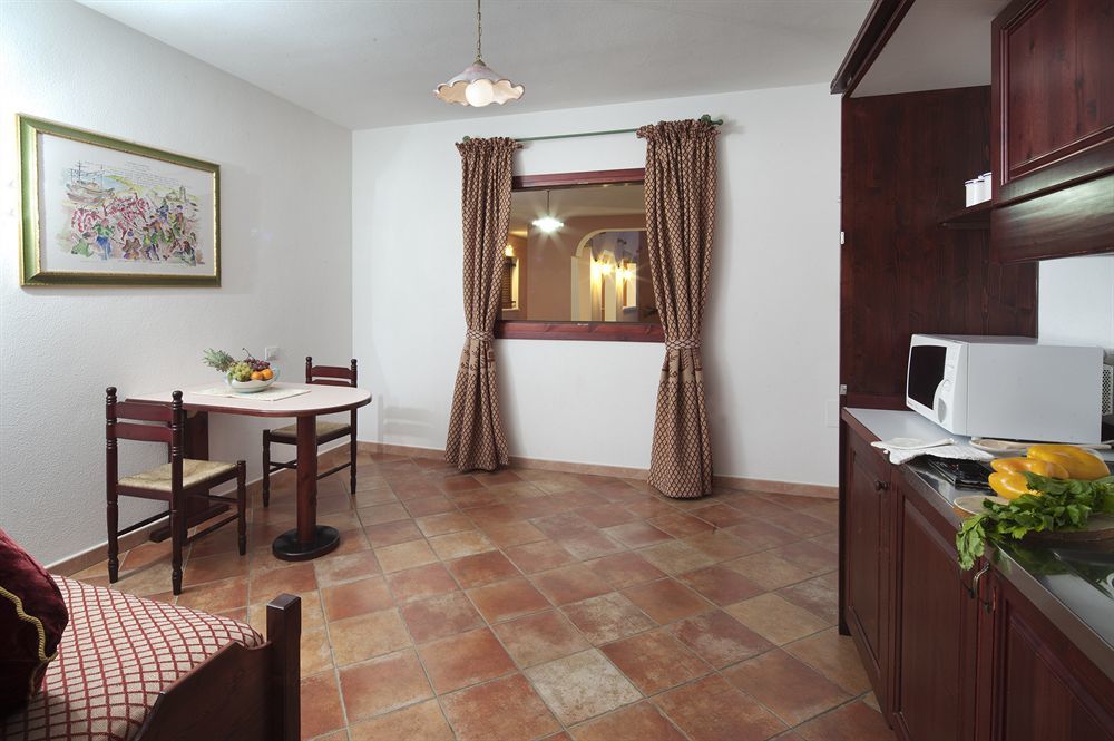 Residence Sos Alinos Cala Liberotto Esterno foto