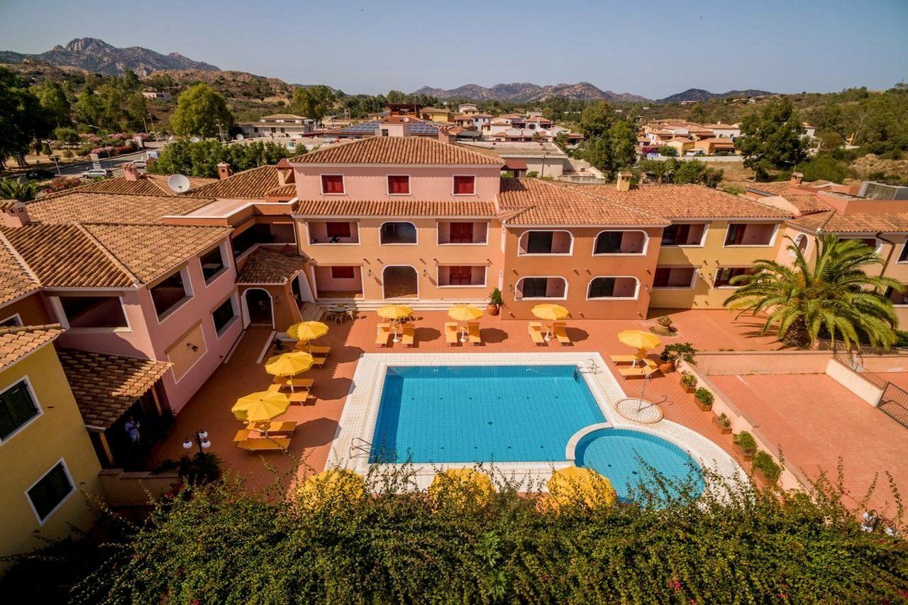 Residence Sos Alinos Cala Liberotto Esterno foto